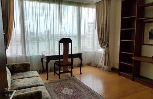 Bang Lamphu Lang Condo | 3-bedroom condo in wonderful Krung Thep Maha Nakhon with AC, WiFi