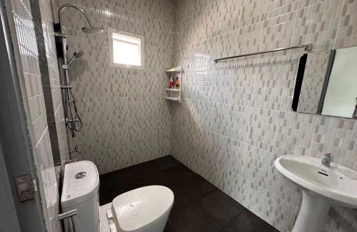 Nong Chaeng House | 3-Bedroom Chiang Mai House with Parking & Garden