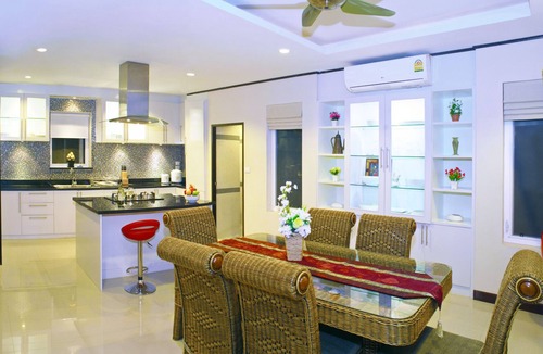 Bophut Villa | 3 BEDROOM - STUNNING SEA VIEWS, MOUNTAIN VISTAS AND CLOSE TO EVERYTHING!