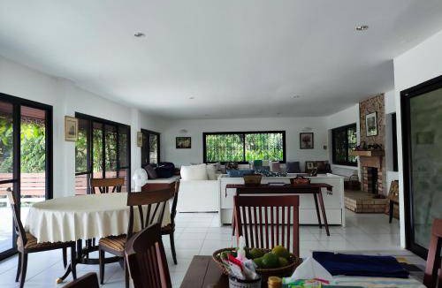 Mueang Len House | 300 m² House ∙ 1 bedroom ∙ 4 guests