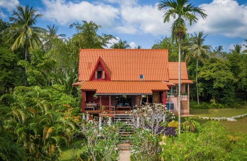 Nuea Khlong Resort | 300 m² Resort ∙ 2 bedrooms ∙ 6 guests