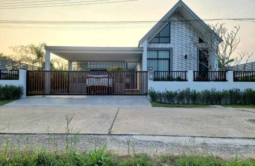 Buriram House | 350 m² House ∙ 4 bedrooms ∙ 10 guests