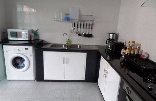 Bang Sare Villa | 4 bedroom Close To All Attractions and 1km from cartoon network waterpark