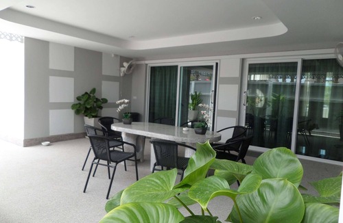 Bang Sare Villa | 4 bedroom Close To All Attractions and 1km from cartoon network waterpark