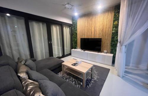 Phra Khanong Nuea Villa | 4 Bedroom House with Beautiful Rooftop near BTS Ekkamai