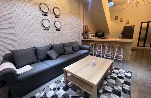 Phra Khanong Nuea Villa | 4 Bedroom House with Beautiful Rooftop near BTS Ekkamai