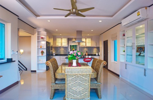 Bophut Villa | 4 BEDROOM - STUNNING SEA VIEWS, MOUNTAIN VISTAS AND CLOSE TO OCEAN AND SHOPPING
