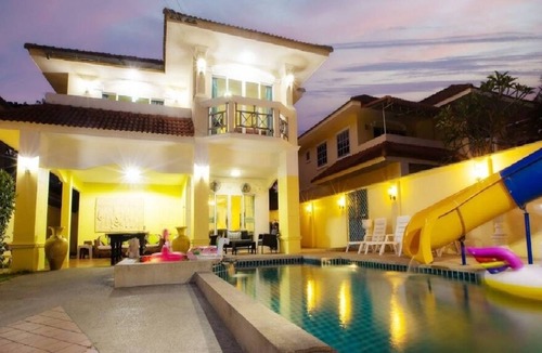 Na Kluea Villa | 4 Bedroom Villa With Private Pool/ Walking Street 10 Minutes Ride Away!
