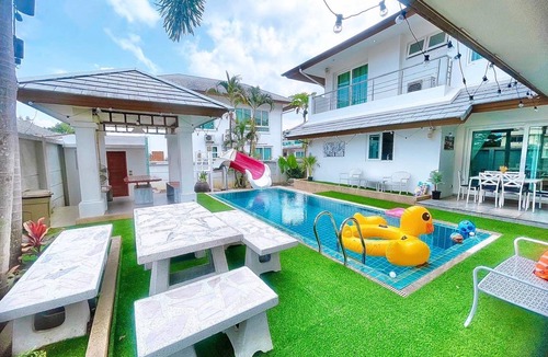 Bang Lamung House | 400 m² House ∙ 4 bedrooms ∙ 14 guests