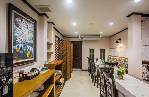 Bang Phlat Hotel | 45 m² Hotel ∙ 9 guests