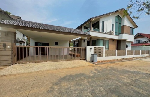 Chiang Mai House | 460 m² House ∙ 4 bedrooms ∙ 10 guests
