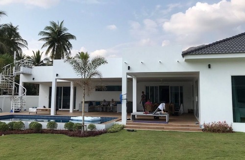 Sam Roi Yot Villa | 5 bedroom villa engulfed by peaks and beaches in a non spoiled part of Thailand