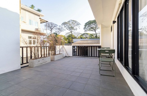 Wat Ket House | 5 minutes to Tha Pea 4BR Home with Art Space