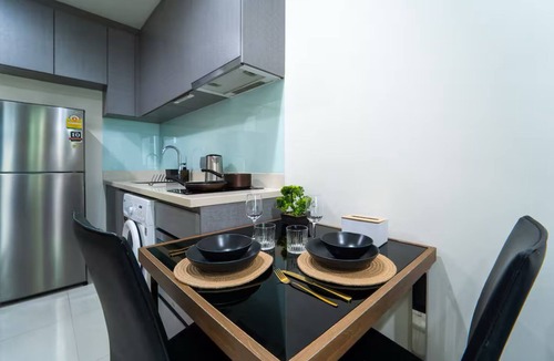 Khlong Tan Apartment | 5 Star Sukhumvit Condo Infinity Pool Gym Sauna