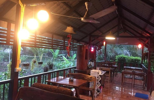 Tha Muang Hotel | 50 m² Hotel ∙ 7 bedrooms ∙ 10 guests