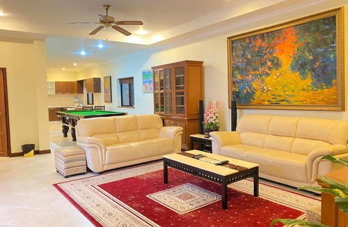 Pratumnak Hill Villa | 500 m² Villa ∙ 5 bedrooms ∙ 16 guests