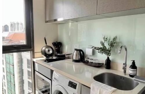 Sukhumvit Apartment | 5min to BTS Fully Equipped Kitchen with City View