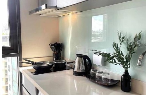 Sukhumvit Apartment | 5min to BTS Fully Equipped Kitchen with City View