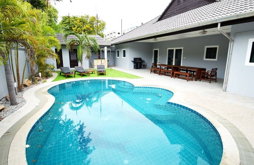 Jomtien Apartment | 6 bed Villa private pool 300m from beach