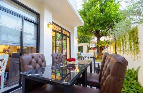 Wua Lai Hotel | 60 m² Hotel ∙ 4 guests