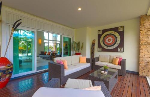 Hua Hin Villa | 7 Bedrooms Mansion on The Golf Course! JB2