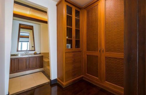 Hua Hin Villa | 7 Bedrooms Mansion on The Golf Course! JB2