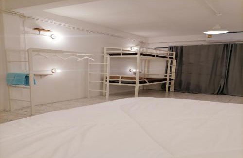 Downtown Krabi Hostel | 8 SLEEPER STREET Guesthouse