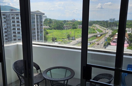 Chang Phueak Apartment | 902/1: 91 sm, luxurious, fully renovated, 2 bed apartment. with free fast WiFi.