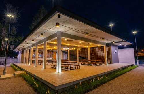 Thap Sakae Hotel | 94 m² Hotel ∙ 8 guests