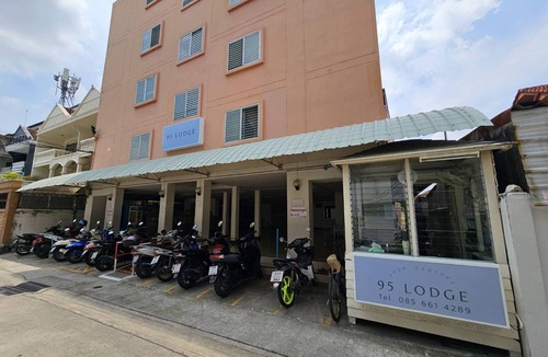 Khlong Chaokhunsing Apartment | 95 Lodge