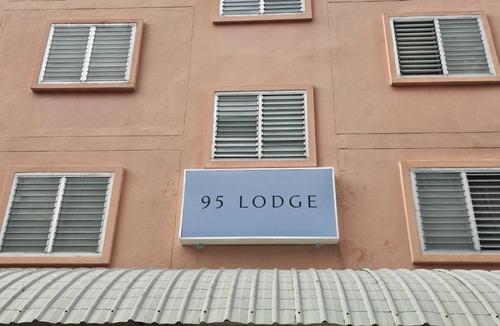 Khlong Chaokhunsing Apartment | 95 Lodge