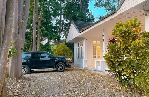 Ban Pa Yang House | A cozy 4-bedroom house for up to 8 people, near Suratthani Railway Station.