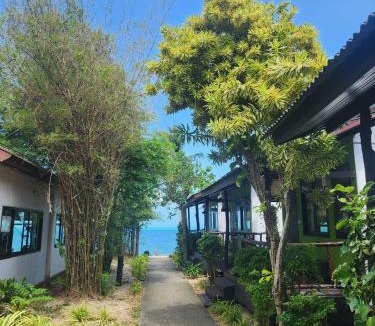 Bang Po Hotel | A Little Bungalows By Beach