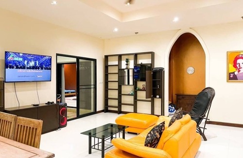 Bang Sare Villa | A nice and quiet villa in chonburi. Close to Bangsare beach. (Pet friendly)