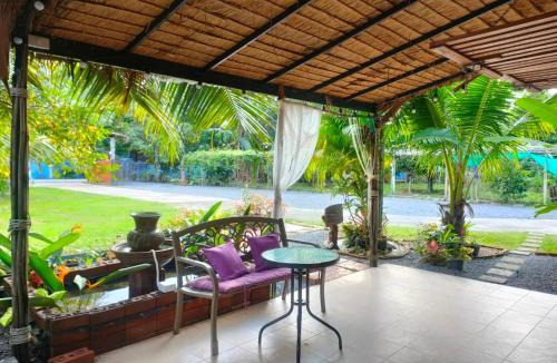 Lan Saka House | Alaska pool cafe&homestay2
