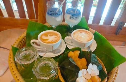 Lan Saka House | Alaska pool cafe&homestay2