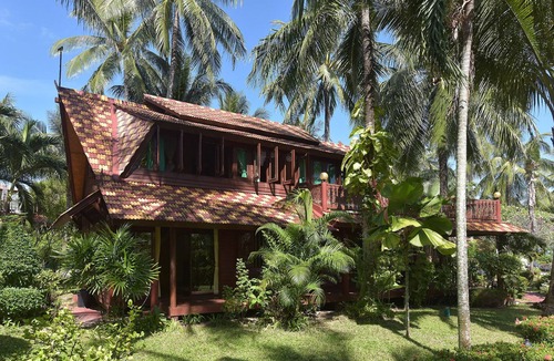 Bang Po Villa | Amazing 3 Bedroom, Thai Style Beachside, Villa