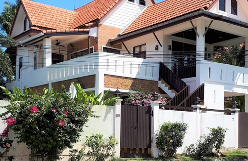 Ko Lanta Villa | Amintra 5 Pool Villa. 3 bedroom seaview villa with easy access to all amenities