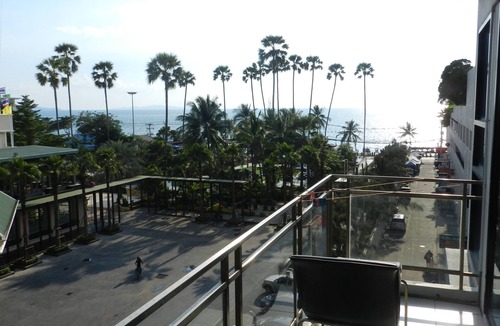 Jomtien Apartment | Apartment bedroom + living room.