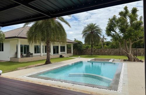 Huai Yai Villa | Arom Pool Villa Pattaya 1