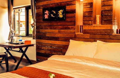 Suan Luang Hostel | Around The World Bed & Breakfast