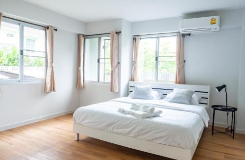 Nong Pa Khrang Apartment | Art Gallery Apartment@Chiang Mai train station