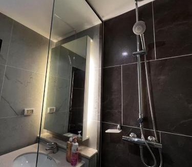 Chang Khlan Apartment | Astra changklan road 清迈市区Astra 豪华公寓两卧室 毗邻香格里拉大酒店 步行可至长康路夜市 位于市中心 健身房 泳池