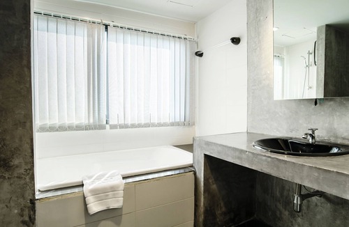 Chang Phueak Hotel | B2 Black Business & Budget Hotel