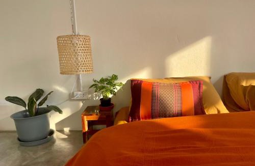 Talat Noi Hostel | Baan KhaoSoi - Private room in a rooftop hostel 3rd floor