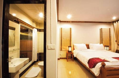 Bang Khonthi Hotel | Baan Nam Pen Resort
