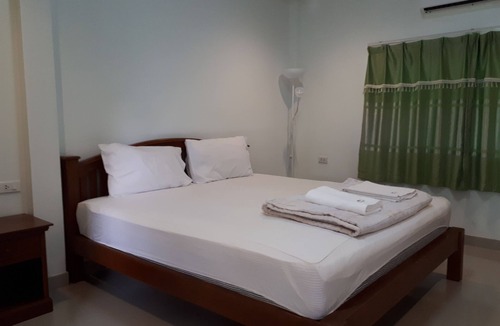 Ban Pong Hotel | Baan Rimnam Resort