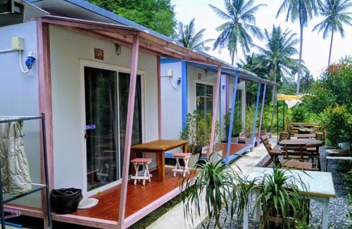 Don Sak Hotel | Baan Suchanuch