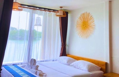 Chai Badan Resort | Baanrimnam Resort Lopburi