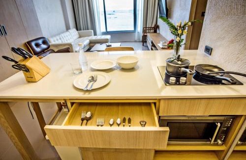 Si Racha Apartment | Balcony Seaside Sriracha Hotel & Serviced Apartments